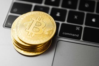 Bitcoin Surpasses Apple by 59% in Average Daily Trading Volume Over the Past Month
